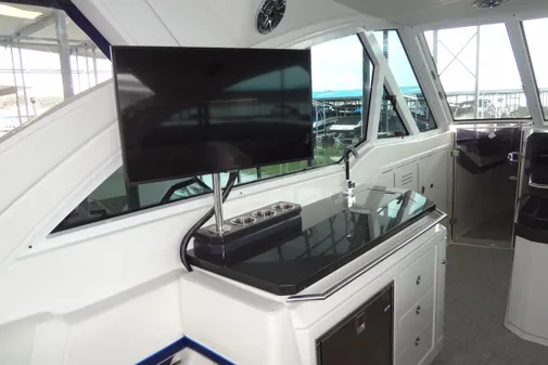 Formula 380 Super Sport Crossover I/O image