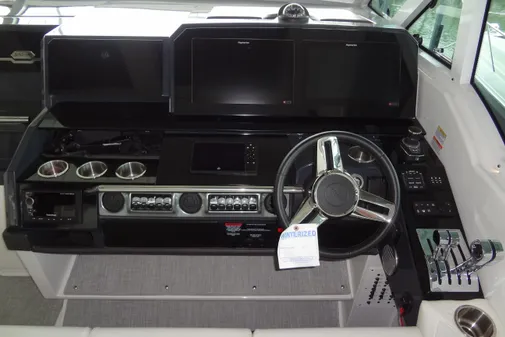 Formula 380 Super Sport Crossover I/O image