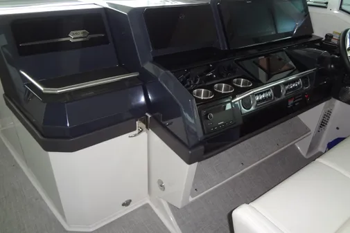 Formula 380 Super Sport Crossover I/O image