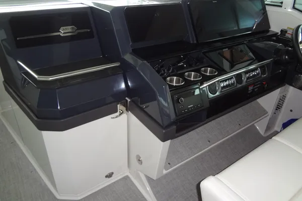 Formula 380-SUPER-SPORT-CROSSOVER-I-O image