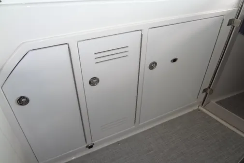 Formula 380 Super Sport Crossover I/O image