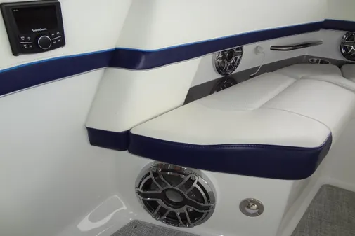 Formula 380 Super Sport Crossover I/O image