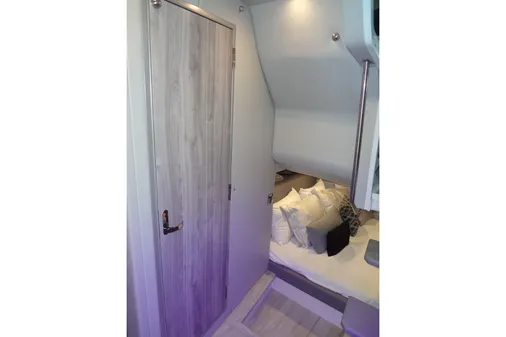 Formula 380 Super Sport Crossover I/O image