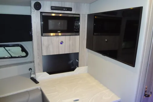 Formula 380 Super Sport Crossover I/O image