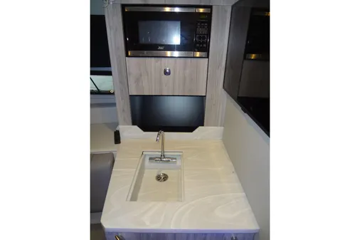 Formula 380 Super Sport Crossover I/O image