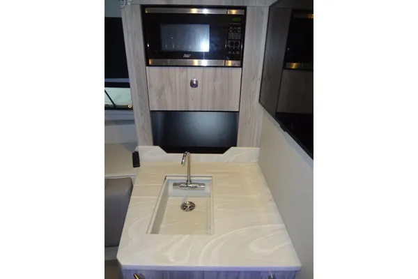 Formula 380-SUPER-SPORT-CROSSOVER-I-O image