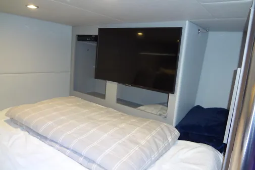 Formula 380 Super Sport Crossover I/O image