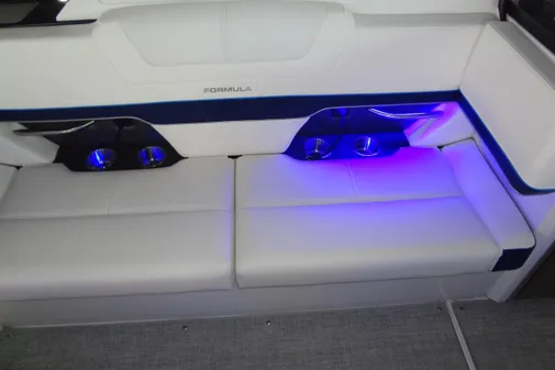 Formula 380 Super Sport Crossover I/O image