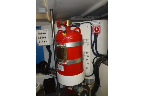 Formula 380 Super Sport Crossover I/O image