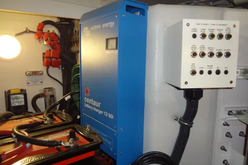 Formula 380 Super Sport Crossover I/O image