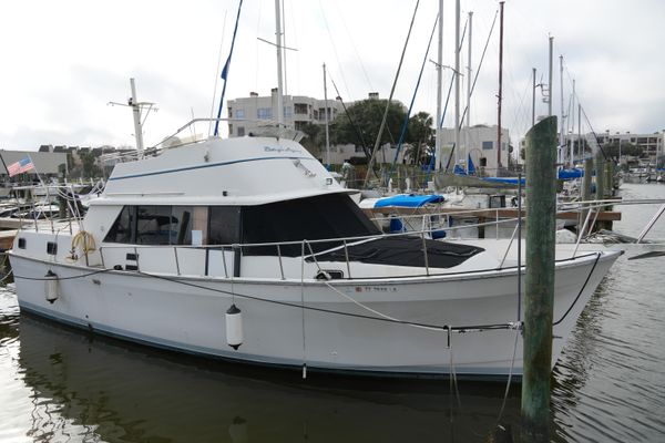 Mainship 400 Trawler - main image