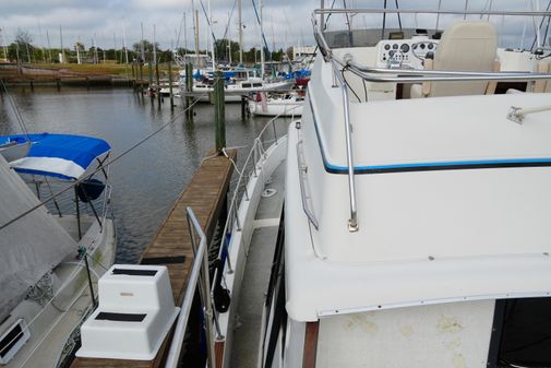 Mainship 400 Trawler image