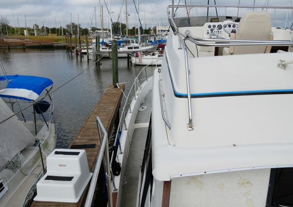 Mainship 400 Trawler image