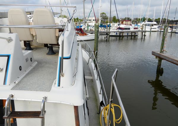 Mainship 400 Trawler image