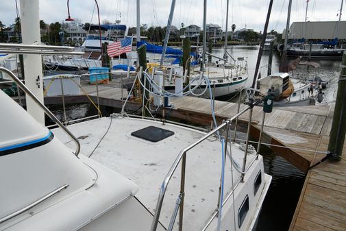 Mainship 400 Trawler image