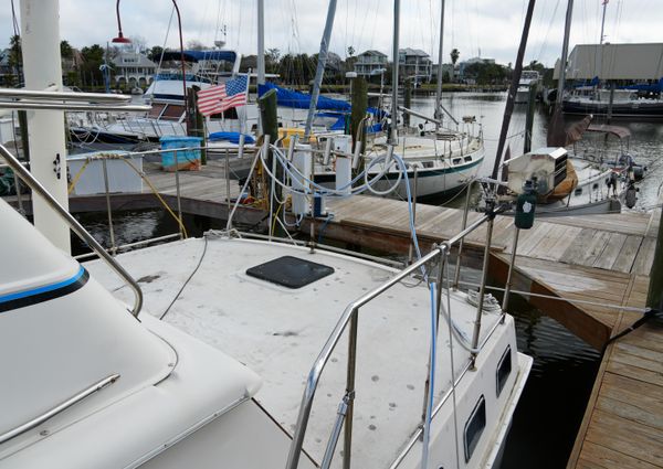 Mainship 400 Trawler image