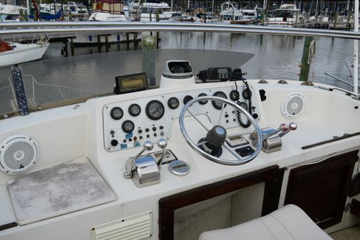 Mainship 400 Trawler image