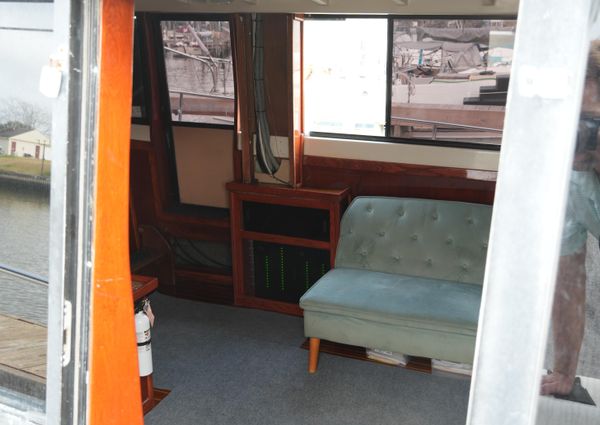 Mainship 400 Trawler image