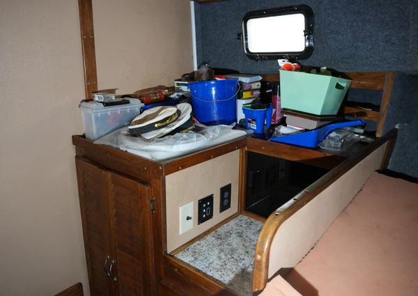 Mainship 400 Trawler image