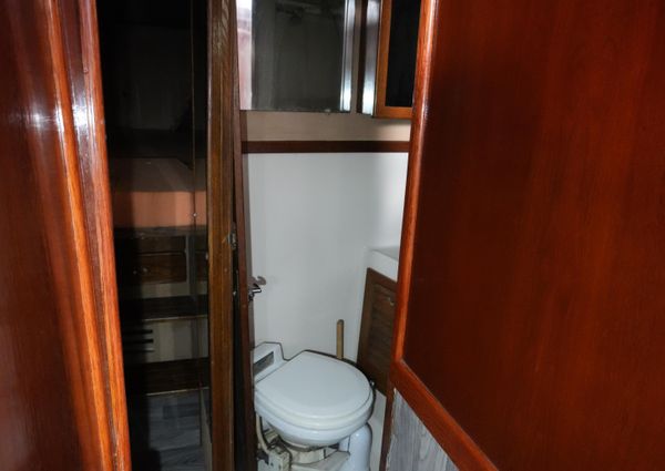 Mainship 400 Trawler image