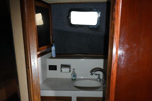 Mainship 400 Trawler image