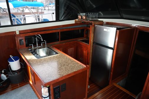 Mainship 400 Trawler image