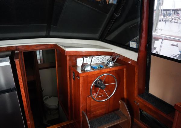 Mainship 400 Trawler image