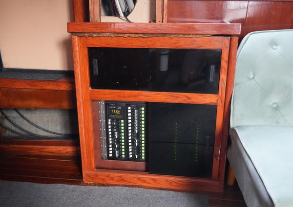 Mainship 400 Trawler image