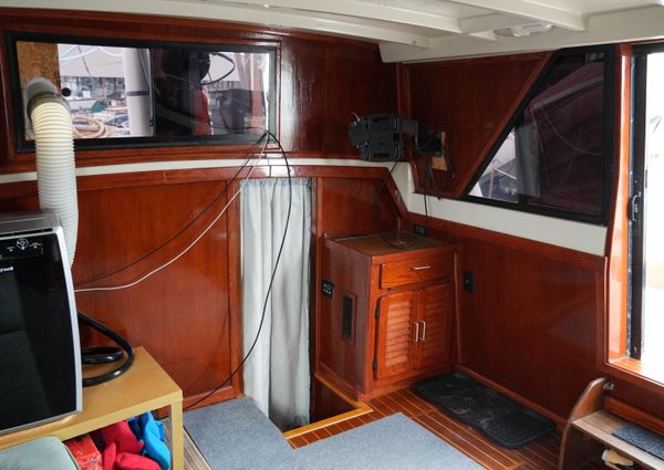 Mainship 400 Trawler image