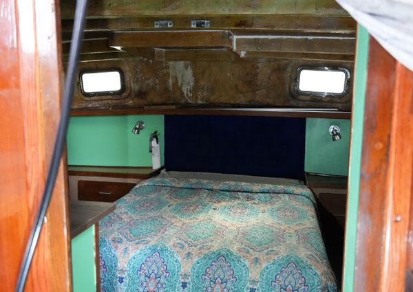 Mainship 400 Trawler image