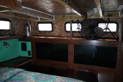 Mainship 400 Trawler image