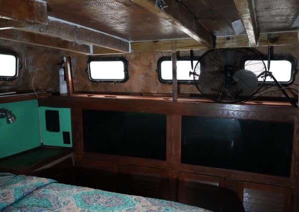 Mainship 400 Trawler image