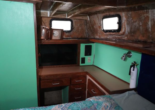 Mainship 400 Trawler image