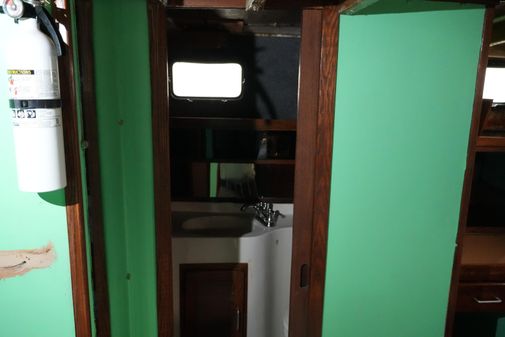 Mainship 400 Trawler image