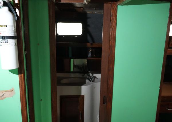 Mainship 400 Trawler image