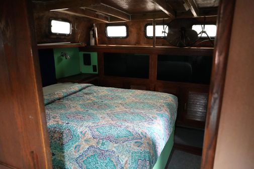 Mainship 400 Trawler image