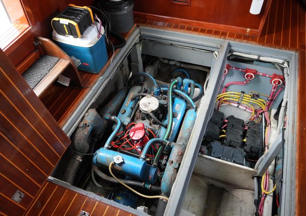 Mainship 400 Trawler image