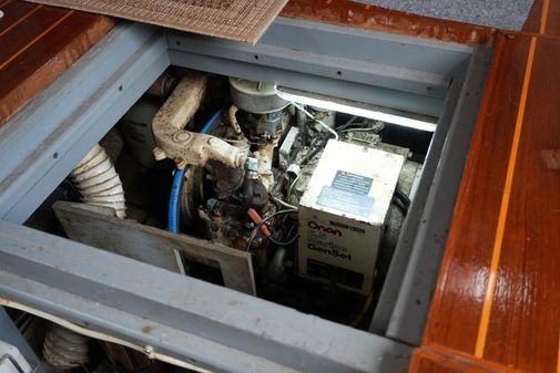 Mainship 400 Trawler image