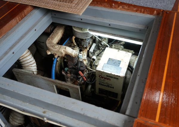 Mainship 400 Trawler image