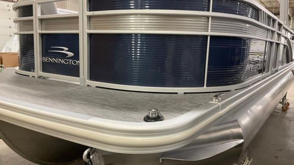 Bennington 22SXL