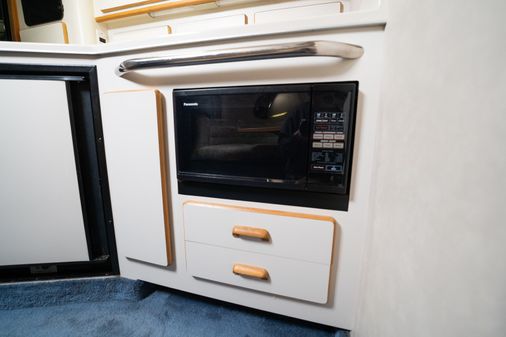 Sea Ray 370 Sundancer image