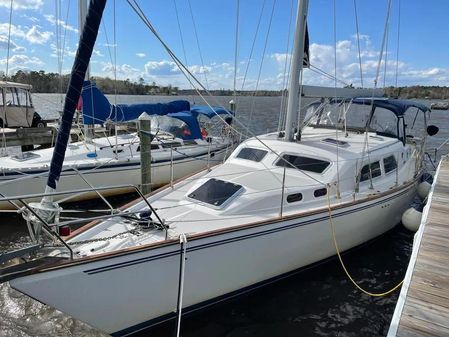 Catalina Catalina Morgan 440 Deck Salon image