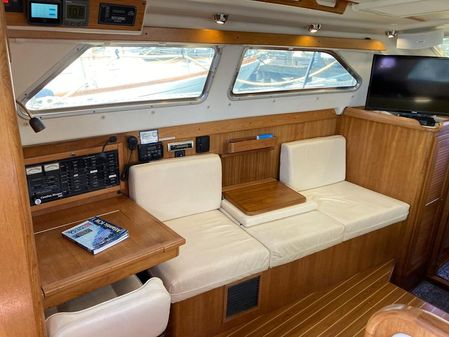 Catalina Catalina Morgan 440 Deck Salon image