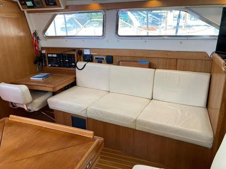 Catalina Catalina Morgan 440 Deck Salon image