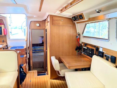 Catalina Catalina Morgan 440 Deck Salon image