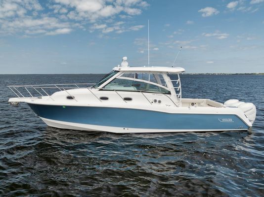 Boston Whaler 345 Conquest - main image