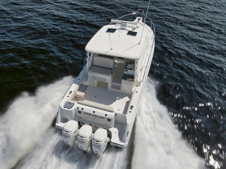 Boston Whaler 345 image