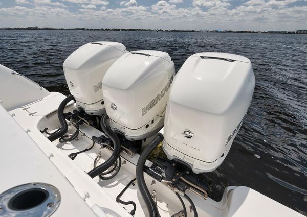 Boston Whaler 345 Conquest image