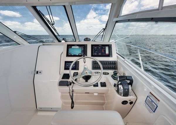 Boston Whaler 345 Conquest image