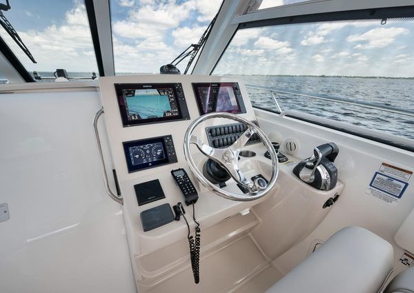 Boston Whaler 345 Conquest image